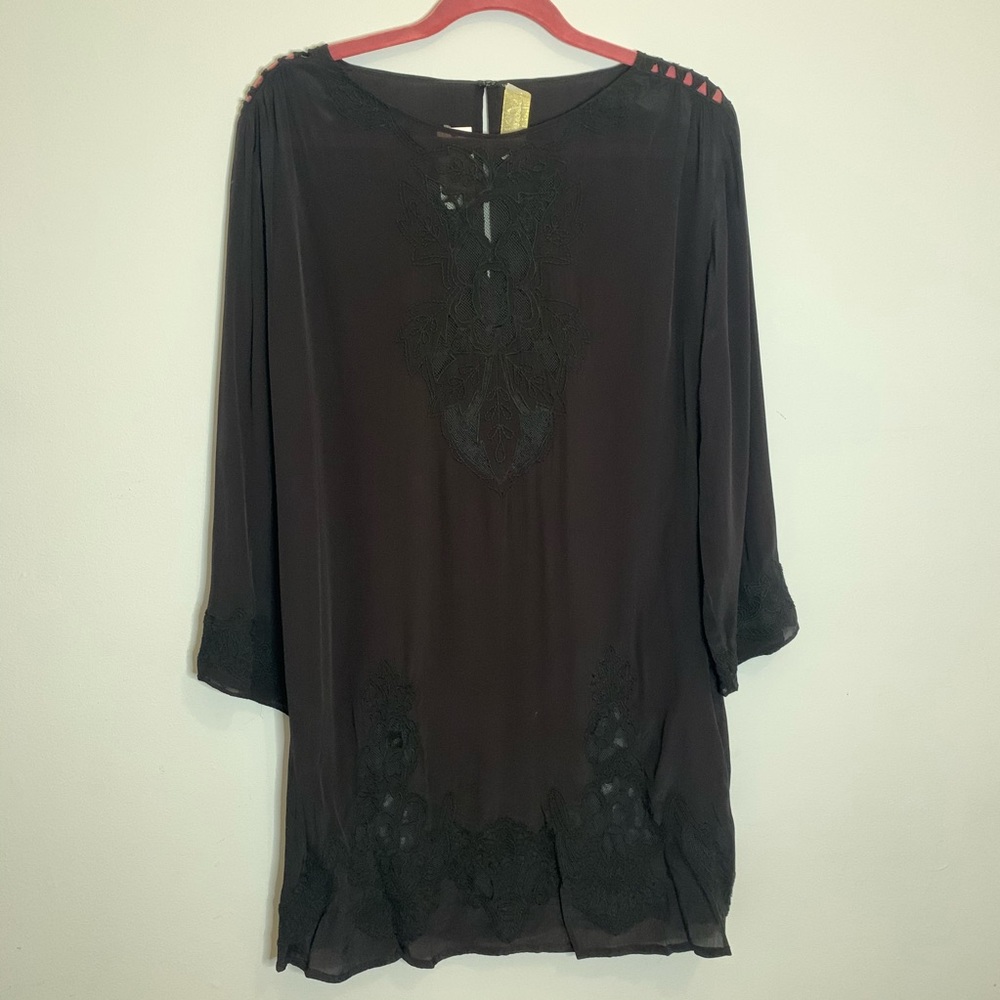 1015 LOVE SAM DRESS w LACE PATTERNS
